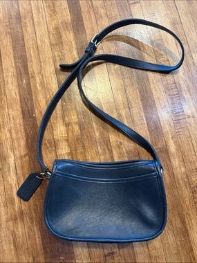 90s Vintage Coach Wendie Zip Bag 9031 Black Leather Crossbody Purse Costa Rica M